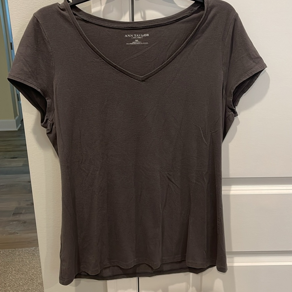 Ann Taylor cap sleeve fitted tee, gray, size xl